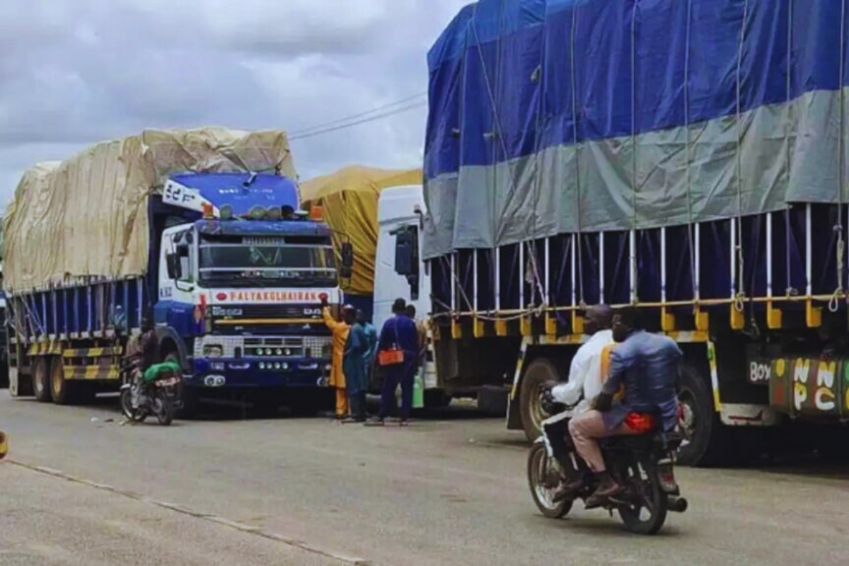 Truckers’ Strike Paralyzes Senegal-Gambia Border Over New Gambian Customs Fees